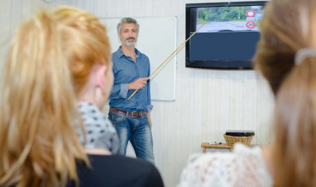 Apprendre le code de la route en auto-école - Saint-Pierre - CER Saint-Pierre